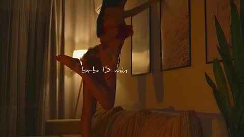 Snapshot of xxx_sunset chatting on 02-18-26, 09:27 Molly online show from 02-18-26, 09:27