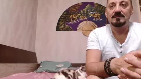 isa and gonzo online show from 09-20-25, 04:02