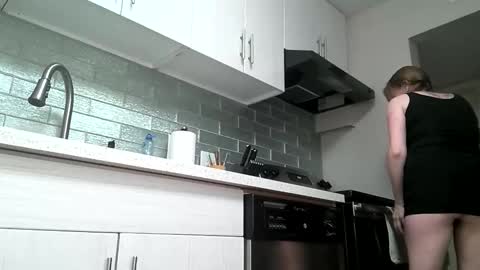 Lola online show from 11-22-25, 10:31