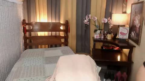 Snapshot of xxxmiss_cathyxxx chatting on 05-11-26, 06:52 QUEENCY online show from 05-11-26, 06:52