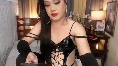 Snapshot of xxxmiss_cathyxxx chatting on 06-11-26, 02:15 QUEENCY online show from 06-11-26, 02:15