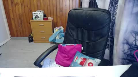 Snapshot of xxxnewlywedsxxx chatting on 03-11-26, 10:21 Lana online show from 03-11-26, 10:21