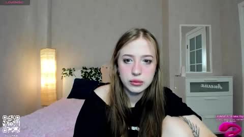 Snapshot of y0ung_lina18 chatting on 09-27-25, 09:03 Lina online show from 09-27-25, 09:03