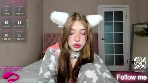 Snapshot of y0ung_lina18 chatting on 09-30-25, 10:09 Lina online show from 09-30-25, 10:09