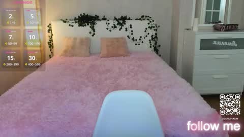 Snapshot of y0ung_lina18 chatting on 10-15-25, 01:11 Lina online show from 10-15-25, 01:11