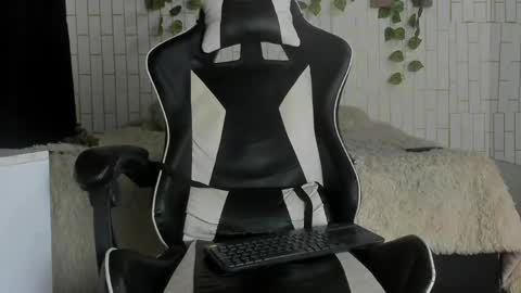 Snapshot of yacksson_lawrence chatting on 05-18-26, 04:07 yacksson_lawrence online show from 05-18-26, 04:07