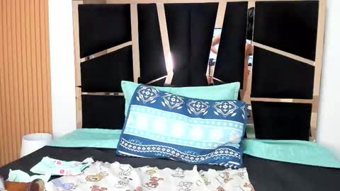 Yahaira online show from 11-21-25, 06:17