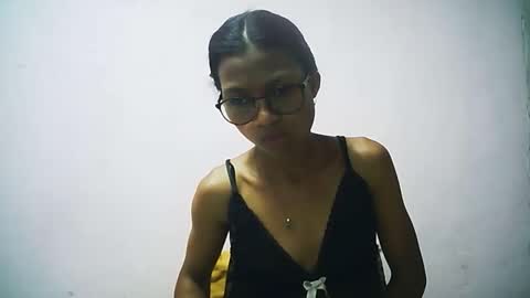 Snapshot of yalane chatting on 12-15-25, 06:17 yalane online show from 12-15-25, 06:17