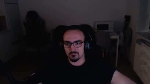 Snapshot of yamillamal157 chatting on 10-31-25, 12:33 YamilLamal online show from 10-31-25, 12:33