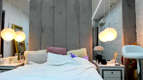 Yana  online show from 02-13-25, 07:35