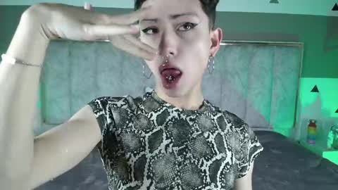 Snapshot of yangshy chatting on 05-07-26, 11:26 YANG online show from 05-07-26, 11:26
