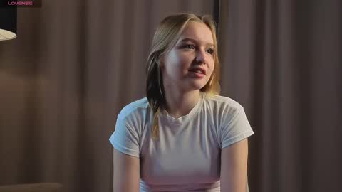 Snapshot of yangsperanza chatting on 09-25-25, 01:04 Kate online show from 09-25-25, 01:04