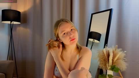 Snapshot of yangsperanza chatting on 11-17-25, 02:01 Kate online show from 11-17-25, 02:01