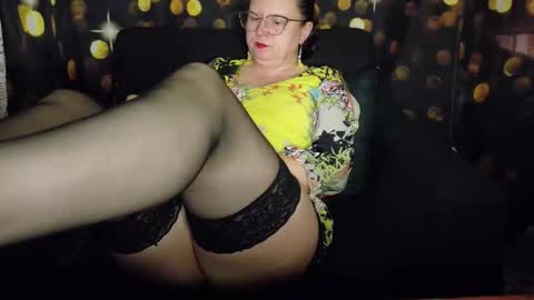 Snapshot of yanikka chatting on 11-28-25, 05:15 Anika online show from 11-28-25, 05:15