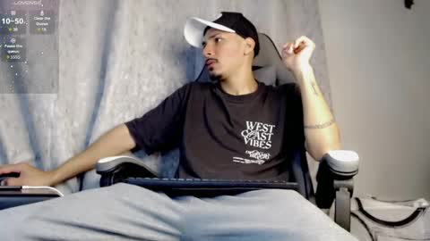 Snapshot of yankees_xxx chatting on 06-03-26, 02:33 yankees online show from 06-03-26, 02:33