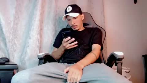 Snapshot of yankees_xxx chatting on 06-05-26, 12:22 yankees online show from 06-05-26, 12:22