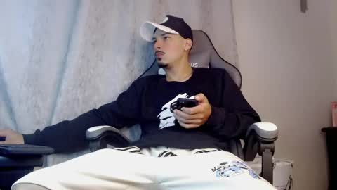 Snapshot of yankees_xxx chatting on 06-06-26, 12:21 yankees online show from 06-06-26, 12:21