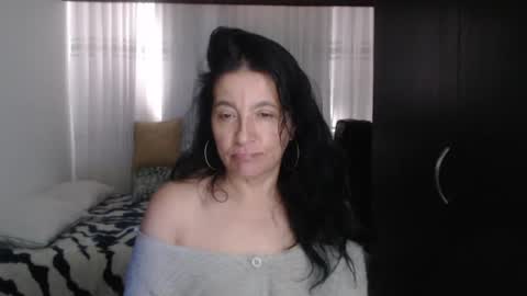 Snapshot of yasmin_love85 chatting on 01-09-25, 06:47 yasmin_love85 online show from 01-09-25, 06:47