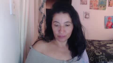 Snapshot of yasmin_love85 chatting on 02-26-25, 01:52 yasmin_love85 online show from 02-26-25, 01:52