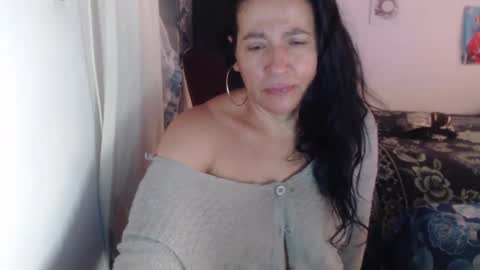 Snapshot of yasmin_love85 chatting on 03-07-25, 03:07 yasmin_love85 online show from 03-07-25, 03:07