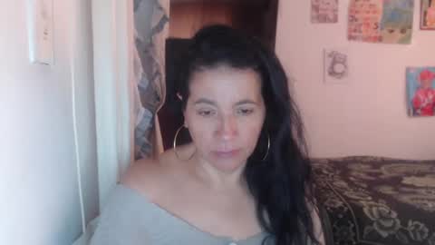 Snapshot of yasmin_love85 chatting on 03-10-25, 04:14 yasmin_love85 online show from 03-10-25, 04:14