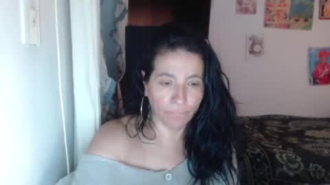 Snapshot of yasmin_love85 chatting on 03-10-25, 07:18 yasmin_love85 online show from 03-10-25, 07:18
