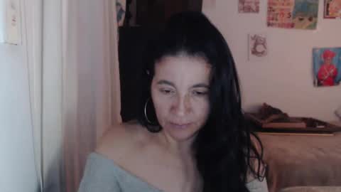 Snapshot of yasmin_love85 chatting on 10-21-25, 03:57 yasmin_love85 online show from 10-21-25, 03:57