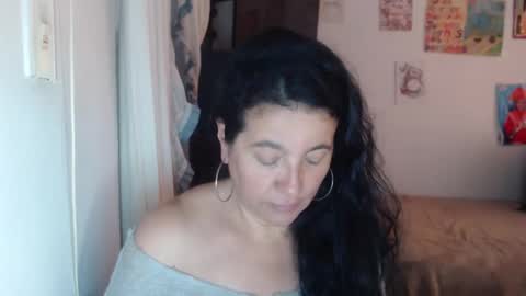 Snapshot of yasmin_love85 chatting on 12-19-25, 03:19 yasmin_love85 online show from 12-19-25, 03:19