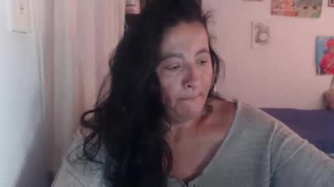 Snapshot of yasmin_love85 chatting on 04-14-26, 03:40 yasmin_love85 online show from 04-14-26, 03:40