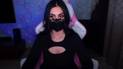 Snapshot of yasmina___ chatting on 12-17-25, 08:09 yasmina online show from 12-17-25, 08:09