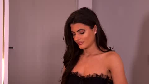 Yasmina  online show from 11-25-25, 04:12