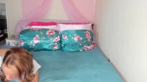 Snapshot of yasminayazzie chatting on 12-30-24, 10:55 Yasmina online show from 12-30-24, 10:55