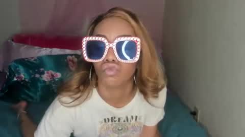 Snapshot of yasminayazzie chatting on 01-17-25, 07:30 Yasmina online show from 01-17-25, 07:30