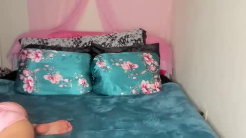 Snapshot of yasminayazzie chatting on 01-27-25, 06:41 Yasmina online show from 01-27-25, 06:41