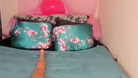 Snapshot of yasminayazzie chatting on 01-30-25, 02:27 Yasmina online show from 01-30-25, 02:27