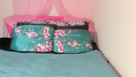 Snapshot of yasminayazzie chatting on 02-24-25, 03:33 Yasmina online show from 02-24-25, 03:33