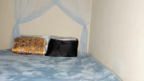 Snapshot of yasminayazzie chatting on 12-18-25, 02:06 Yasmina online show from 12-18-25, 02:06