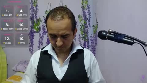 Snapshot of yazfore chatting on 09-17-25, 03:46 Hazzan online show from 09-17-25, 03:46