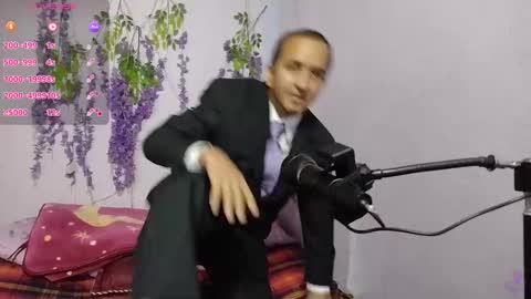 Snapshot of yazfore chatting on 09-25-25, 02:21 Hazzan online show from 09-25-25, 02:21