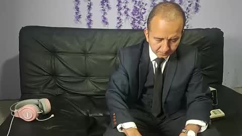 Snapshot of yazfore chatting on 11-11-25, 03:12 Hazzan online show from 11-11-25, 03:12