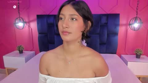 Snapshot of yazmin_rouse chatting on 02-18-26, 12:01 Yazmin online show from 02-18-26, 12:01