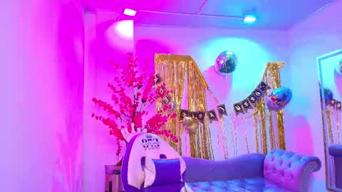 Yei  online show from 12-23-25, 04:32