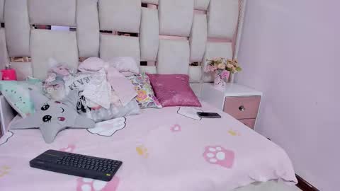 Snapshot of yeinsoliveros chatting on 11-21-25, 11:09 Yeins online show from 11-21-25, 11:09