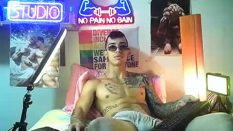 yeisoncastellanos1999 online show from 09-22-25, 11:29