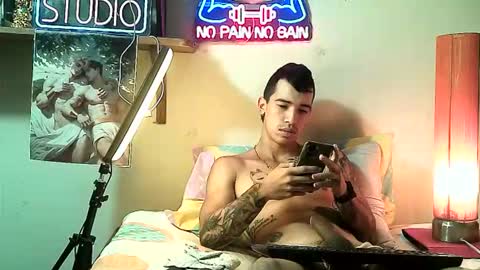 Snapshot of yeisoncastellanos1999 chatting on 12-17-25, 07:09 yeisoncastellanos1999 online show from 12-17-25, 07:09