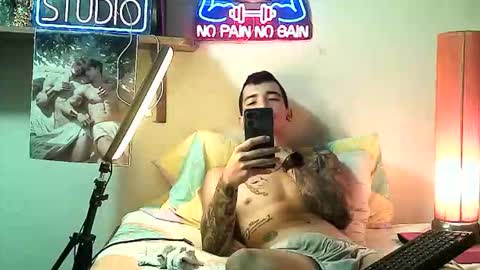 yeisoncastellanos1999 online show from 12-18-25, 08:42