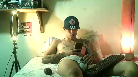 Snapshot of yeisoncastellanos1999 chatting on 06-26-26, 04:44 yeisoncastellanos1999 online show from 06-26-26, 04:44