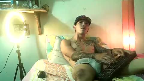 Snapshot of yeisoncastellanos1999 chatting on 07-08-26, 03:05 yeisoncastellanos1999 online show from 07-08-26, 03:05