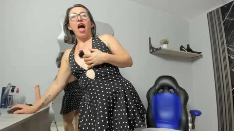 yelena03 online show from 04-15-26, 10:32