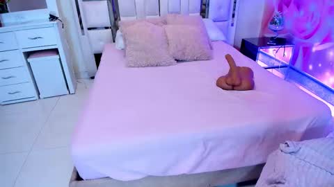 Snapshot of yelena_mutiz chatting on 12-19-25, 01:40 yelena online show from 12-19-25, 01:40